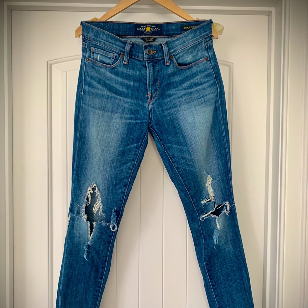 LUCKY BRAND Distressed Brooke Skinny 2/26